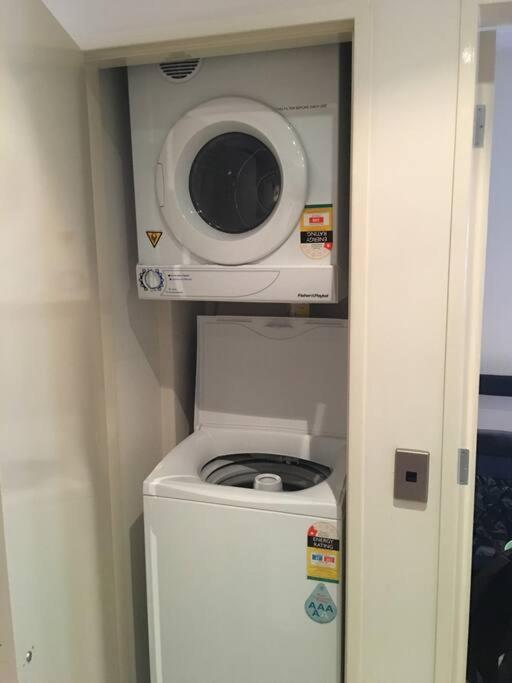 Outstanding Central Lambton Quay Apartment Уелингтън Екстериор снимка