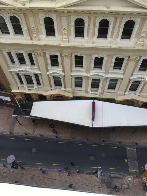 Outstanding Central Lambton Quay Apartment Уелингтън Екстериор снимка